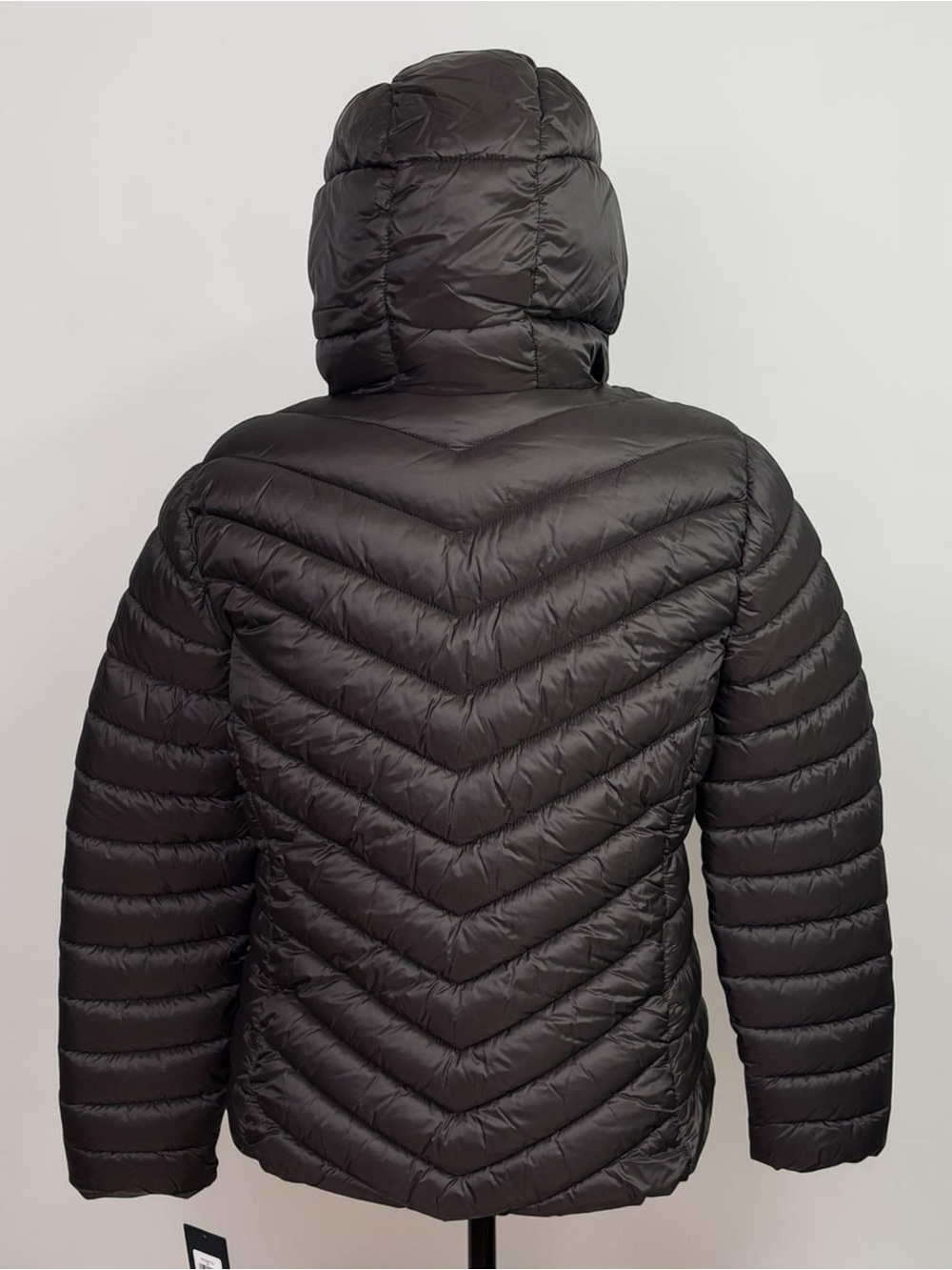 NWT Tommy Hilfiger Black Chevron Puffer Jacket Hooded Packable Large TW5MPC30 - Picture 3 of 12
